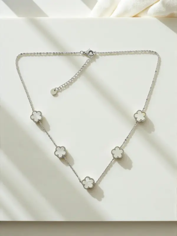 Resti Resti Sofia Argentum – srebrna ogrlica s cvetjem