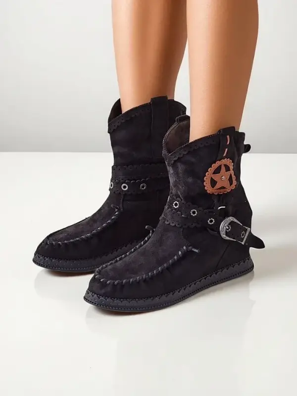 Resti Resti Women's ankle boots on a low wedge Indianas