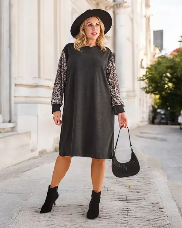 Resti Resti Women's fabric dress with decorative sleeves PLUS SIZE