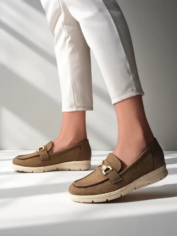 Resti Resti Women’s flats with a decorative accent on the toe