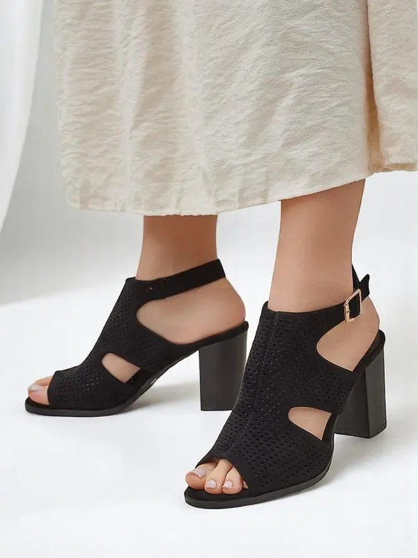Resti Resti women’s hollow-out block heel sandals Abetle