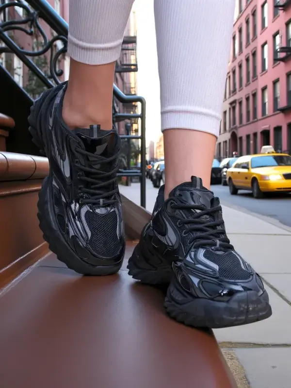 Resti Resti Women's Lacquered Sneakers Leysi