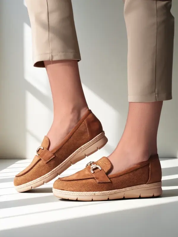 Resti Resti Women's low shoes with a decoration on the toe