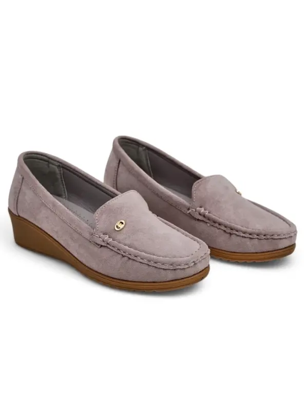 Resti Resti Women's Moccasins on a Low Wedge Lepolt