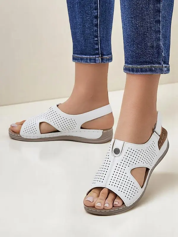 Resti Resti Women’s openwork sandals Leminni