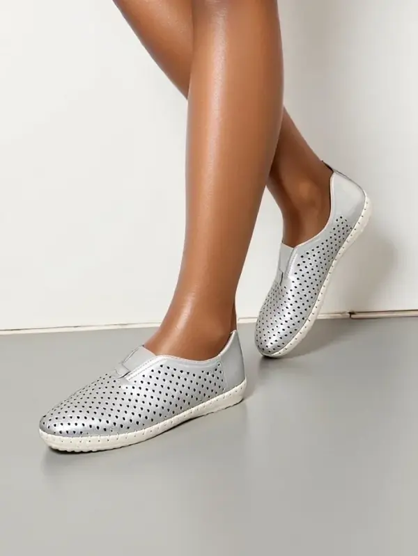 Resti Resti Women's perforated loafers Gofielle