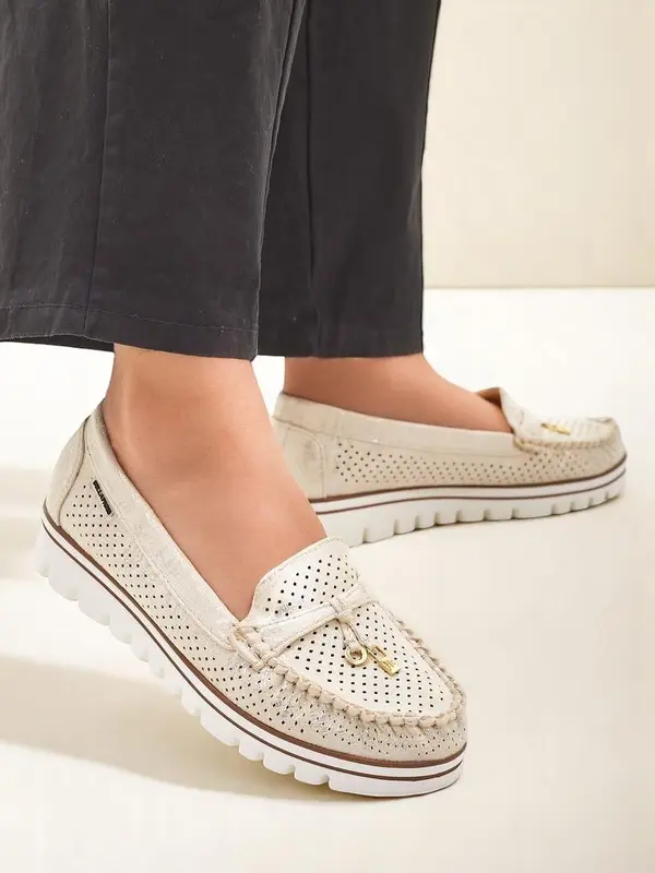 Resti Resti Women's perforated moccasins Elissas