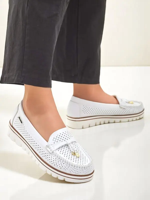 Resti Resti Women's perforated moccasins Elissas