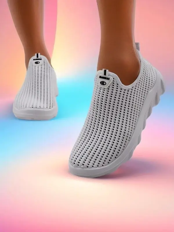 Resti Resti Women's Slip-On Fabric Sports Shoes Erra