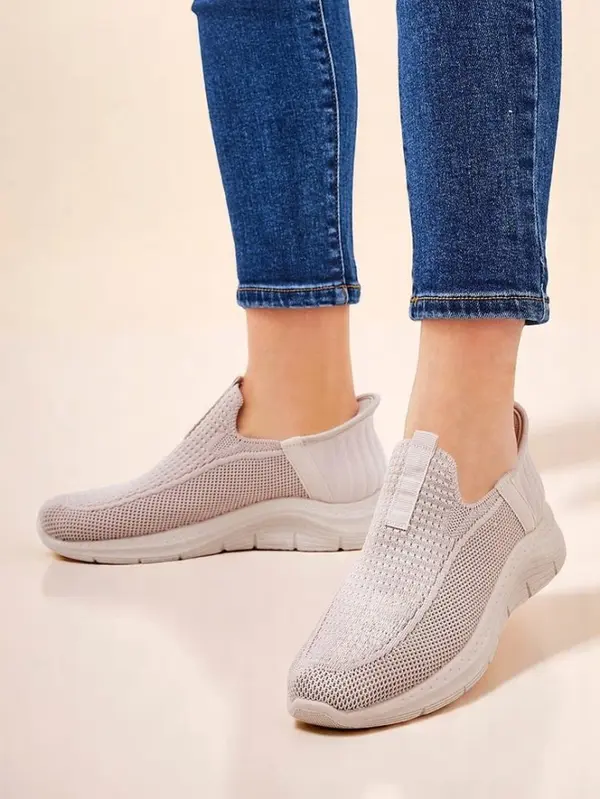 Resti Resti Women's Slip-On Fabric Sports Shoes Secat