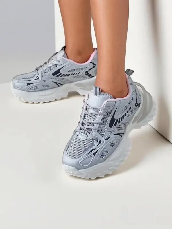 Resti Resti Women's sporty sneakers on a thicker sole Annete