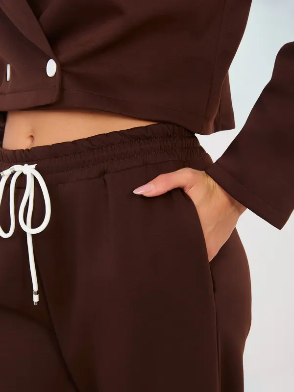 RUE PARIS Rjav ženski komplet z gumbi