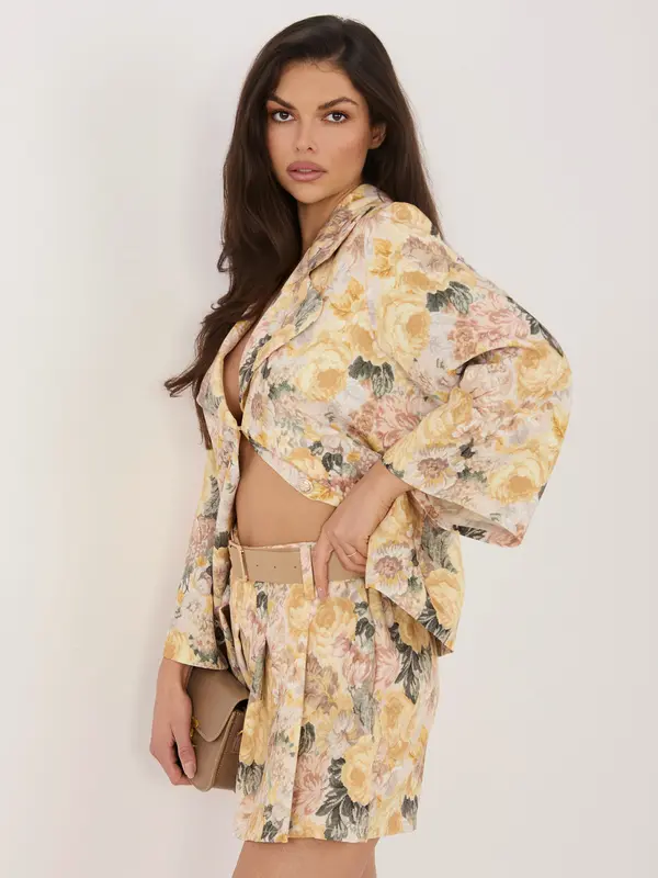 Italy Moda Rumene nagubane kratke hlače