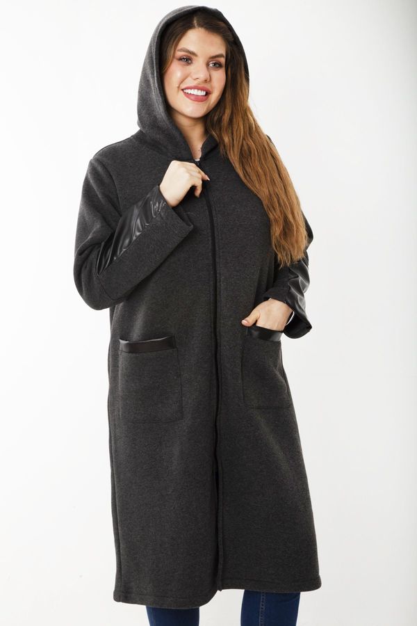Şans Şans Women's Large Size Smoked Front Zippered Hooded Unlined Faux Leather Garnished Coat