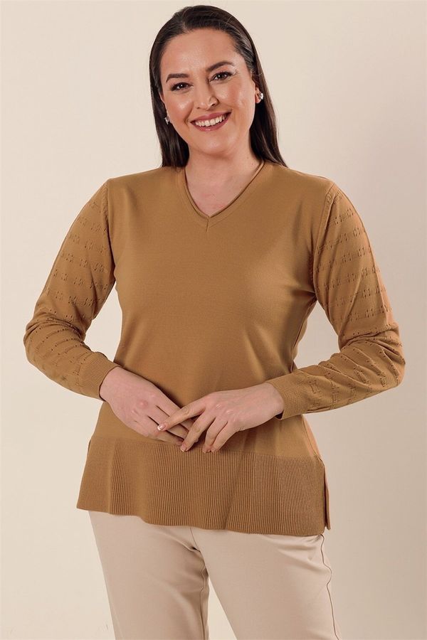 By Saygı Saygı Akrilni pulover V-vratu Mink plus velikost z vzorčastimi rokavi in režami na straneh.
