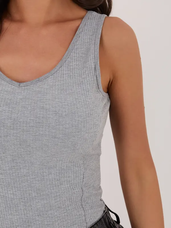 RUE PARIS Siv melange top z V-izrezom