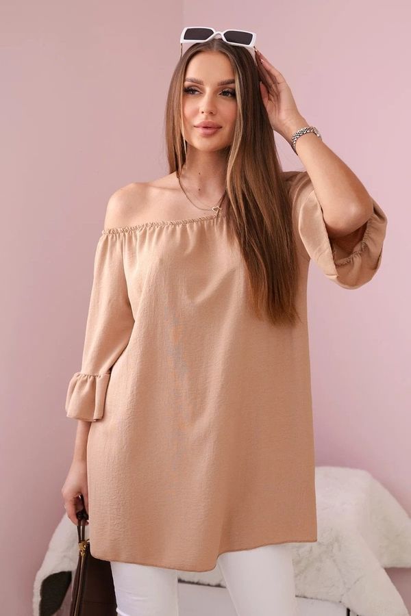 Kesi Spanish blouse with ruffles on a camel sleeve