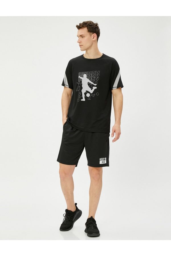 Koton Športna majica Koton s sloganom natisnjenim, kratkimi rokavi in vratom posadke.