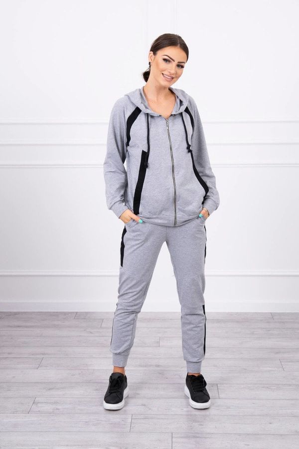 Kesi Sports set with grey stripes