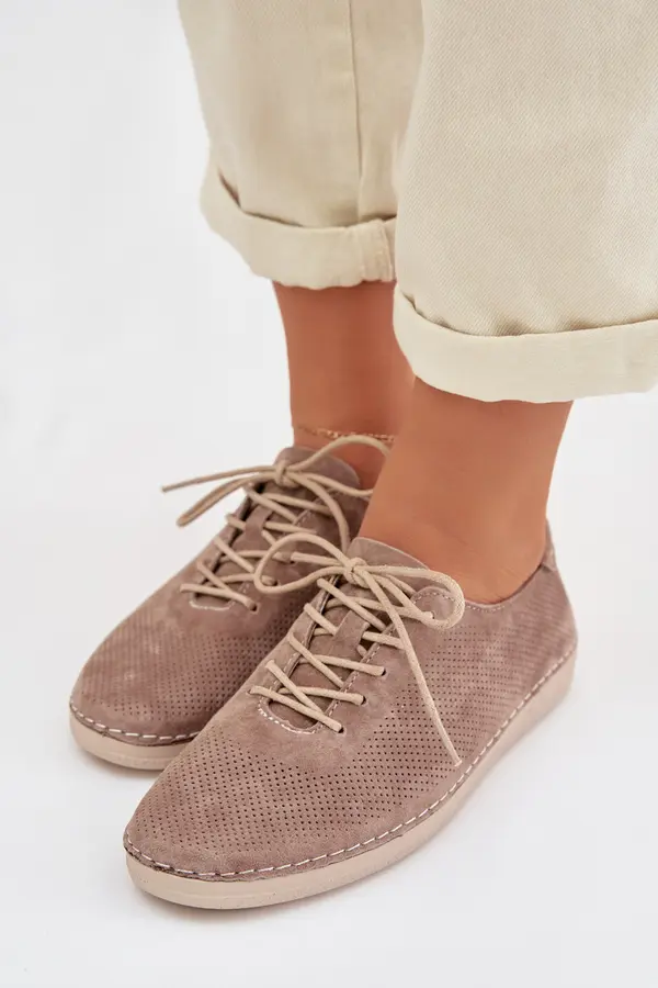 S. BARSKI Srednje visoki gležnjarji iz naravnega semiša