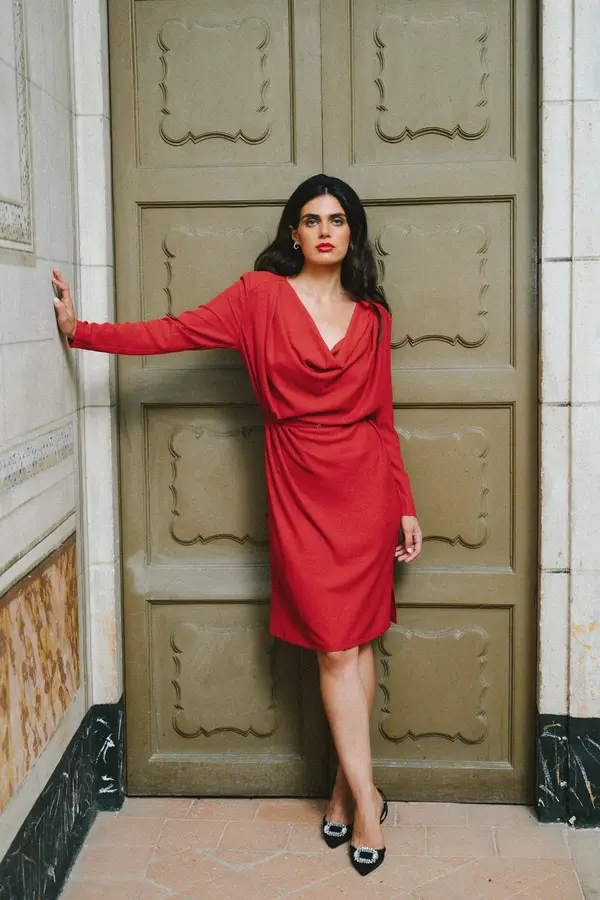Stylove Stylove Woman's Midi dress with a boat neckline - red