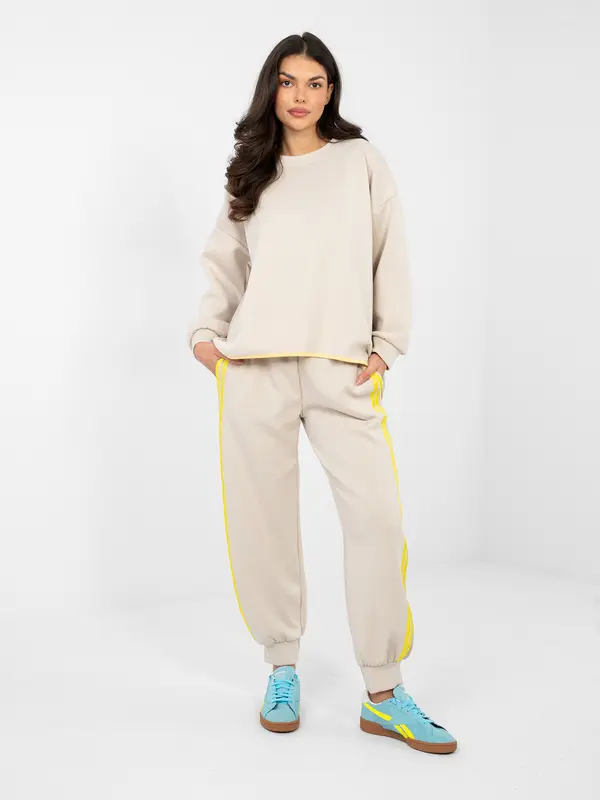 RUE PARIS Svetlo bež ženski komplet z oversized puloverjem
