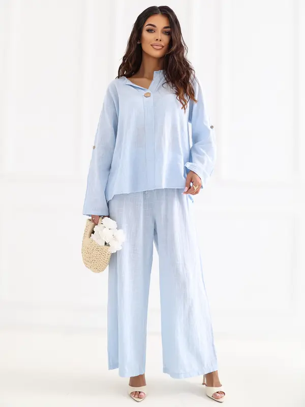 Italy Moda Svetlo modra bluza z okrasnim gumbom
