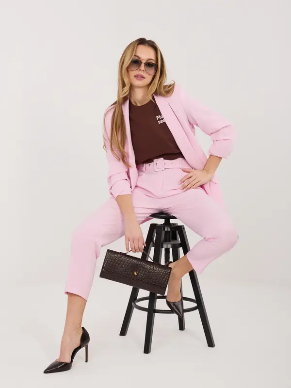 RUE PARIS Svetlo roza eleganten komplet s pasom