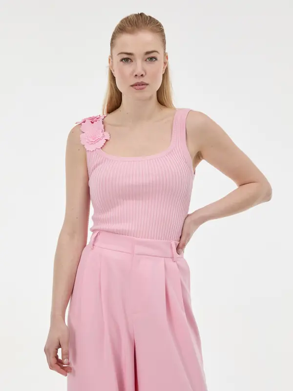 Orsay Svetlo roza ženski top brez rokavov z aplikacijo ORSAY