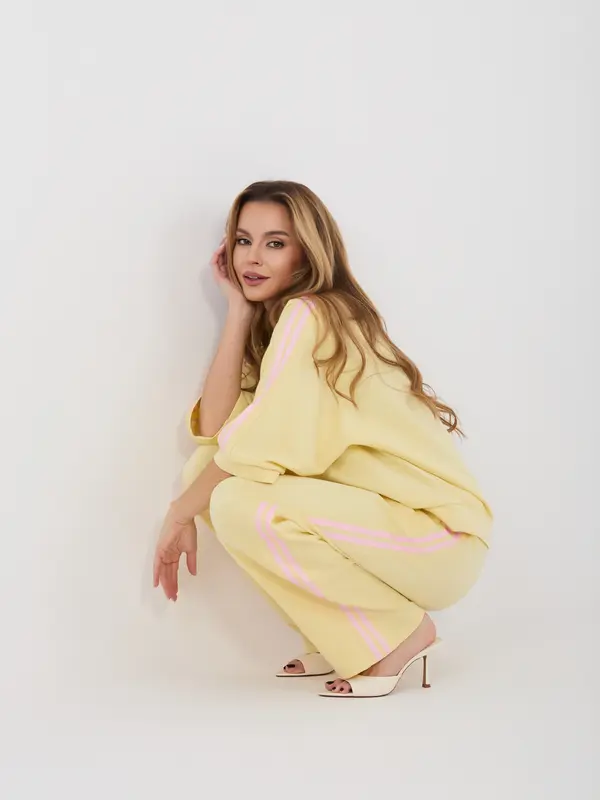 RUE PARIS Svetlo rumen komplet iz džersija s 3/4 rokavi