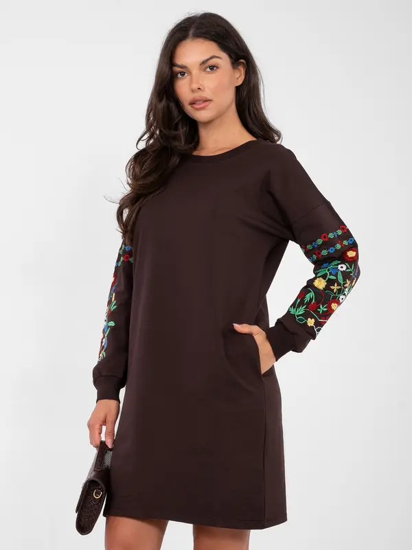 RUE PARIS Temno rjava obleka s puloverjem in vezenjem