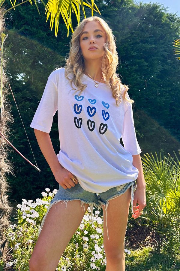 Trend Alaçatı Stili Trend Alaçatı Stili Woman's White Crew Neck Heart Printed T-Shirt