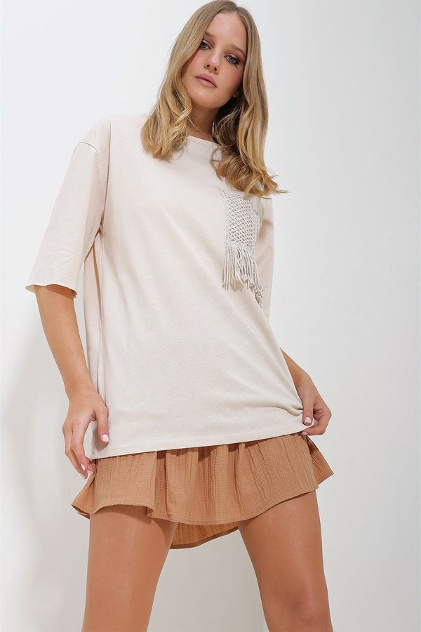 Trend Alaçatı Stili Trend Alaçatı Stili Women's Beige Crew Neck Two Thread T-Shirt with Knitted Pockets