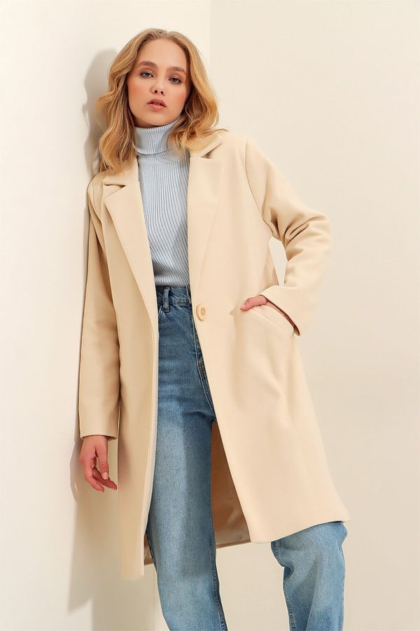 Trend Alaçatı Stili Trend Alaçatı Stili Women's Beige Double Pocket Lined Winter Coat