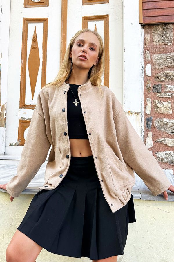 Trend Alaçatı Stili Trend Alaçatı Stili Women's Beige Double Pocket Snap Closure Cashmere Coat