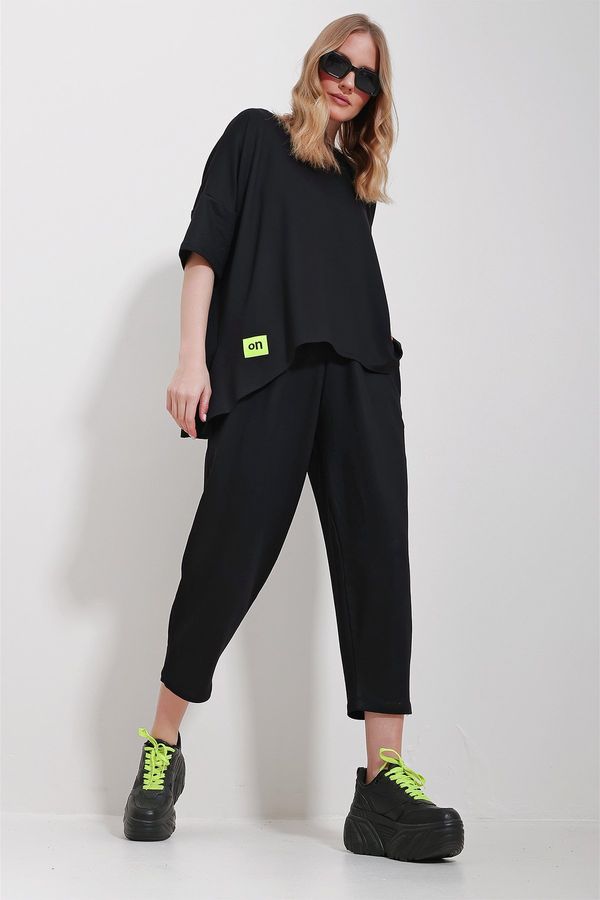 Trend Alaçatı Stili Trend Alaçatı Stili Women's Black Crew Neck Asymmetric Cut Coated Blouse And Pants Suit