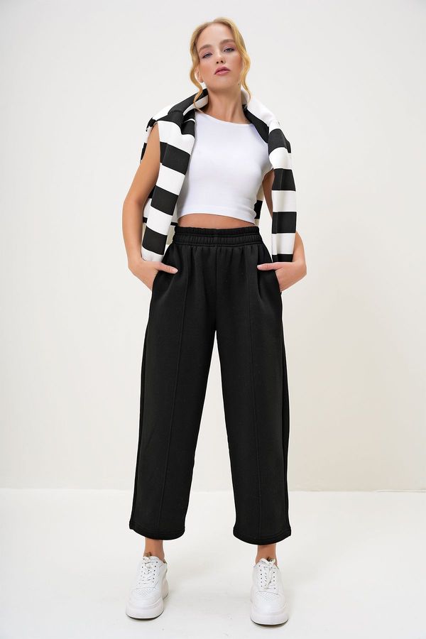 Trend Alaçatı Stili Trend Alaçatı Stili Women's Black Double Pockets Elastic Waist Striped Front 3 Thread Raster Buggy Cut Pants