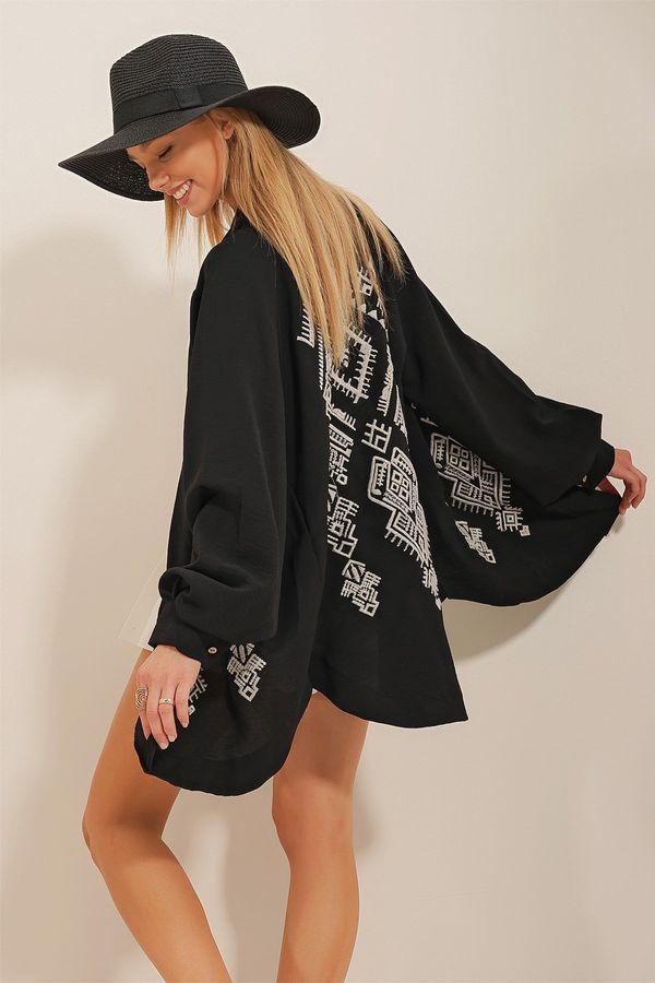 Trend Alaçatı Stili Trend Alaçatı Stili Women's Black Kimono Jacket with Ethnic Embroidery on the back