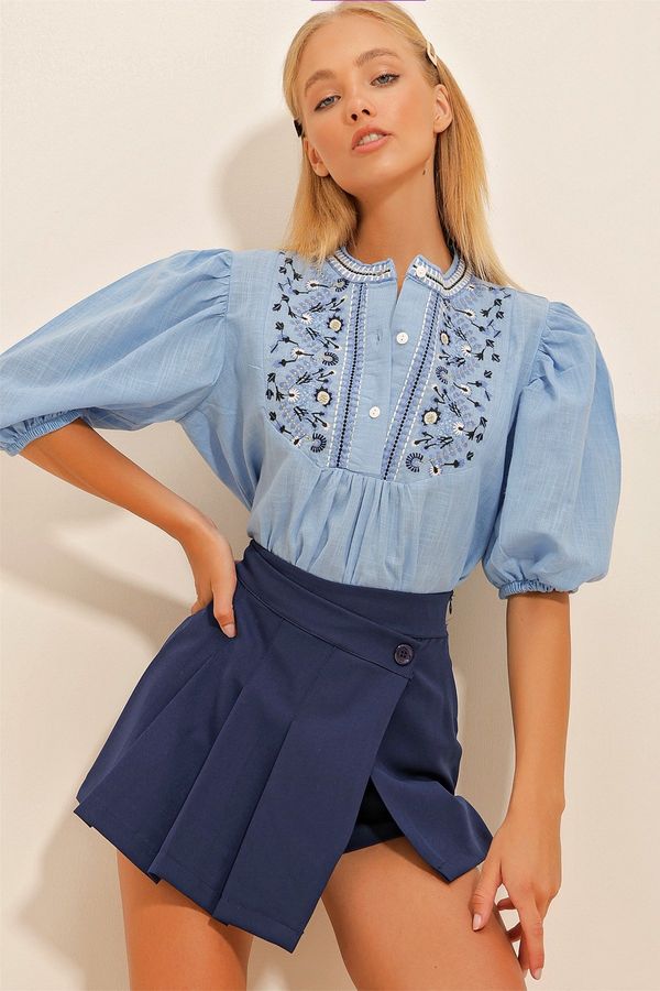 Trend Alaçatı Stili Trend Alaçatı Stili Women's Blue Cycling Button Detailed Embroidered Blouse