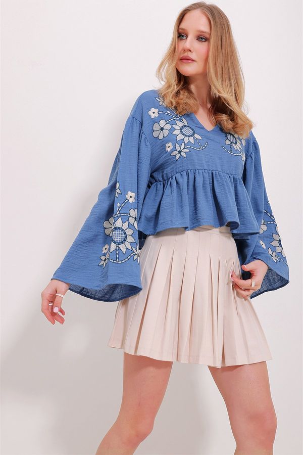 Trend Alaçatı Stili Trend Alaçatı Stili Women's Blue V-Neck Robe And Sleeves Embroidered Aerobin Linen Blouse