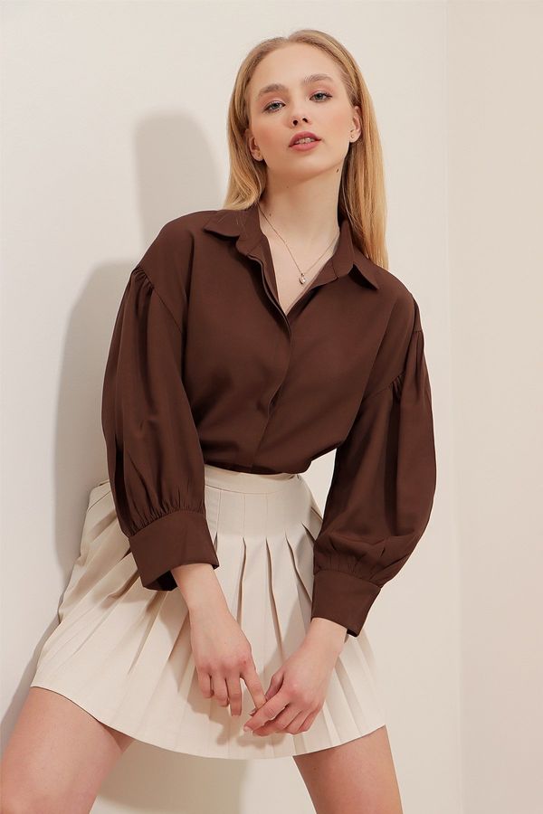 Trend Alaçatı Stili Trend Alaçatı Stili Women's Brown Hidden Pop Up Balloon Sleeve Basic Poplin Shirt