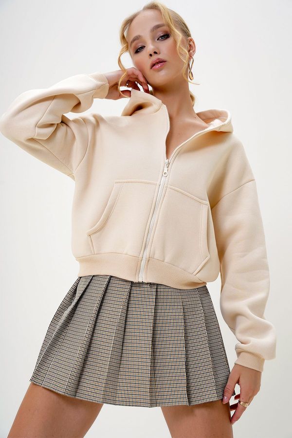 Trend Alaçatı Stili Trend Alaçatı Stili Women's Cream Hooded Kangaroo Pocket 3 Yarn Crop Sweatshirt with Raised Inside