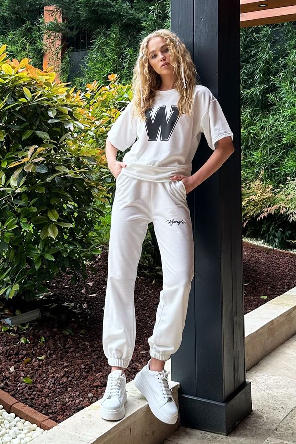 Trend Alaçatı Stili Trend Alaçatı Stili Women's Ecru Printed T-Shirt And High Waist Jogging Set