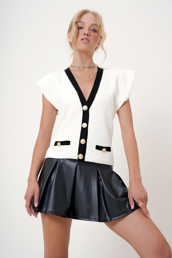 Trend Alaçatı Stili Trend Alaçatı Stili Women's Ecru Wide V-Neck Gold Button Detailed Padded Blouse