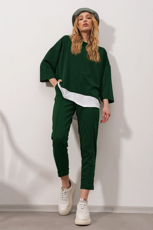 Trend Alaçatı Stili Trend Alaçatı Stili Women's Emerald Green Crew Neck Color Garnish Blouse And Double Pocket Rib Stitched Suit