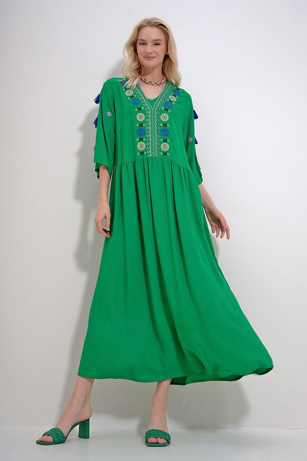 Trend Alaçatı Stili Trend Alaçatı Stili Women's Green V-Neck Embroidered Tassel Detailed Woven Dress