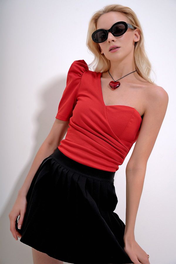 Trend Alaçatı Stili Trend Alaçatı Stili Women's Red One-Shoulder Detailed Blouse