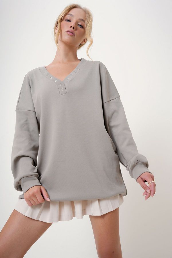Trend Alaçatı Stili Trend Alaçatı Stili Women's Stone V Neck Snap Detail Oversize Sweatshirt