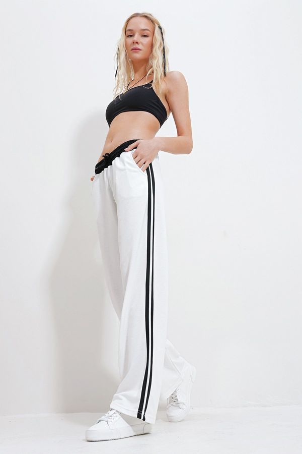 Trend Alaçatı Stili Trend Alaçatı Stili Women's White Elastic Waist Double Striped Tracksuit Bottoms