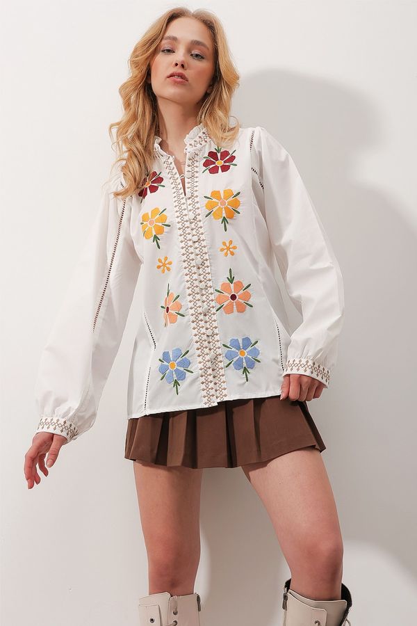 Trend Alaçatı Stili Trend Alaçatı Stili Women's White Stand Collar Floral Embroidery Embroidered Hole Openwork Shirt